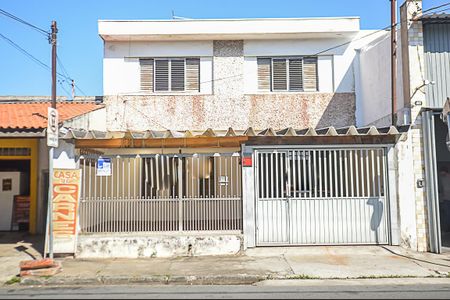 Casa à venda com 220m², 3 quartos e 3 vagas Casa à venda com 220m², 3 quartos e 3 vagasFachada