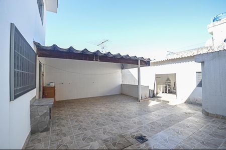 Casa à venda com 220m², 3 quartos e 3 vagas Casa à venda com 220m², 3 quartos e 3 vagasQuintal