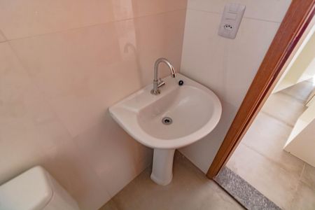 Banheiro Social de kitnet/studio para alugar com 1 quarto, 28m² em Jardim Oriental, São Paulo