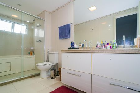 Apartamento à venda com 207m², 4 quartos e 3 vagasBanheiro da Suíte 1