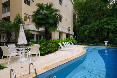 Apartamento à venda com 207m², 4 quartos e 3 vagasÁrea comum - Piscina