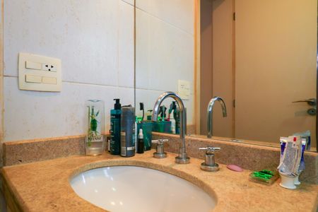 Apartamento à venda com 207m², 4 quartos e 3 vagasBanheiro da Suíte 3