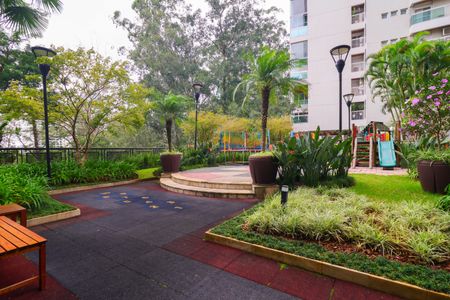 Apartamento à venda com 207m², 4 quartos e 3 vagasÁrea comum - Playground