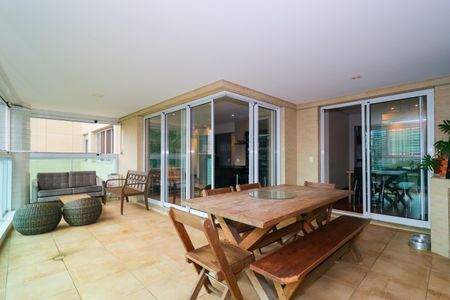 Apartamento à venda com 207m², 4 quartos e 3 vagasVaranda da Sala