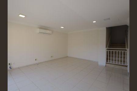 Casa de condomínio à venda com 567m², 4 quartos e 4 vagasSalão