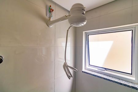 Banheiro Social de kitnet/studio para alugar com 1 quarto, 28m² em Vila Parque Jabaquara, São Paulo