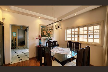 Casa à venda com 399m², 3 quartos e 4 vagasSala