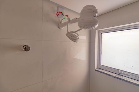 Banheiro Social de kitnet/studio para alugar com 1 quarto, 28m² em Jardim Oriental, São Paulo