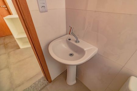 Banheiro Social de kitnet/studio para alugar com 1 quarto, 28m² em Jardim Oriental, São Paulo