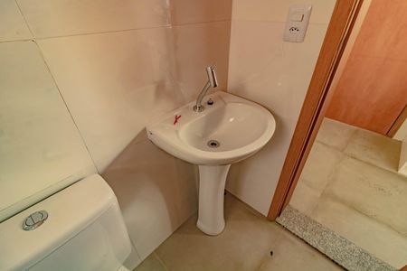 Banheiro Social de kitnet/studio para alugar com 1 quarto, 28m² em Jardim Oriental, São Paulo