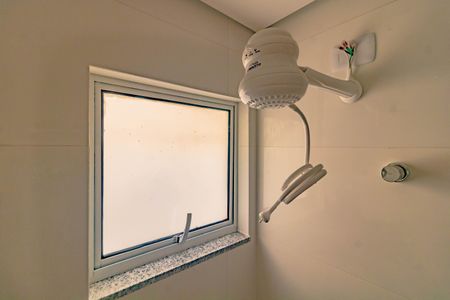 Banheiro Social de kitnet/studio para alugar com 1 quarto, 28m² em Jardim Oriental, São Paulo