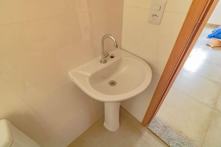 Banheiro Social de kitnet/studio para alugar com 1 quarto, 28m² em Jardim Oriental, São Paulo