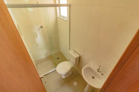 Banheiro Social de kitnet/studio para alugar com 1 quarto, 28m² em Jardim Oriental, São Paulo