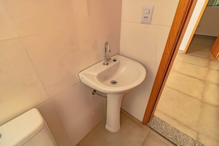 Banheiro Social de kitnet/studio para alugar com 1 quarto, 32m² em Jardim Oriental, São Paulo