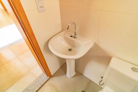 Banheiro Social de kitnet/studio para alugar com 1 quarto, 32m² em Jardim Oriental, São Paulo