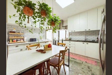 Apartamento à venda com 178m², 4 quartos e 2 vagasCozinha