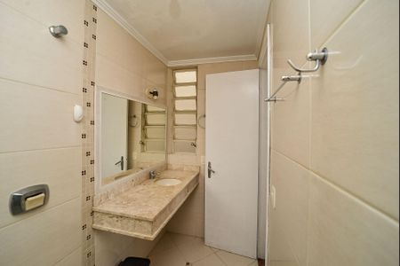 Banheiro de apartamento para alugar com 1 quarto, 45m² em Vila Jardim, Porto Alegre