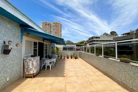 Apartamento à venda com 172m², 3 quartos e 1 vaga Apartamento à venda com 172m², 3 quartos e 1 vagaVaranda