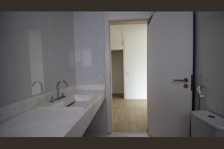Apartamento à venda com 384m², 4 quartos e 5 vagasBanheiro da Suíte 3