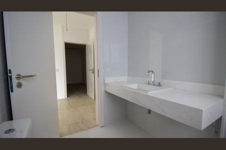 Apartamento à venda com 384m², 4 quartos e 5 vagasBanheiro da Suíte 2
