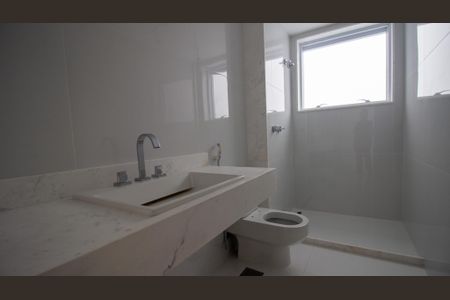 Apartamento à venda com 384m², 4 quartos e 5 vagasBanheiro da Suíte 4