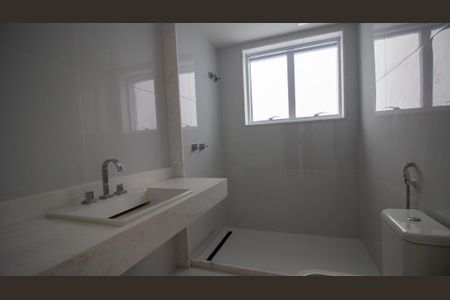 Apartamento à venda com 384m², 4 quartos e 5 vagasBanheiro da Suíte 2