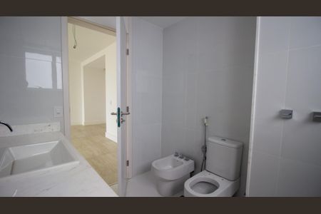 Apartamento à venda com 384m², 4 quartos e 5 vagasBanheiro 2 da Suíte 1
