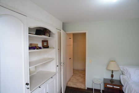 Apartamento à venda com 295m², 4 quartos e 2 vagas Apartamento à venda com 295m², 4 quartos e 2 vagasQuarto 2