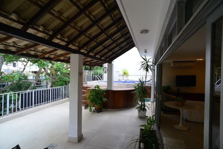 Apartamento à venda com 295m², 4 quartos e 2 vagas Apartamento à venda com 295m², 4 quartos e 2 vagasVaranda da Sala