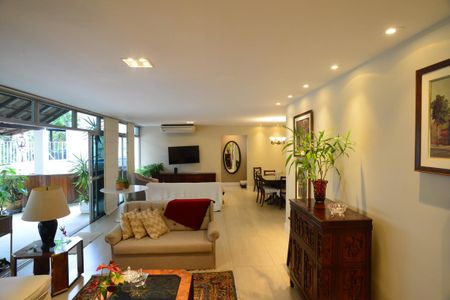 Apartamento à venda com 295m², 4 quartos e 2 vagas Apartamento à venda com 295m², 4 quartos e 2 vagasSala