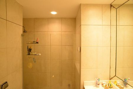 Apartamento à venda com 295m², 4 quartos e 2 vagas Apartamento à venda com 295m², 4 quartos e 2 vagasBanheiro Suíte