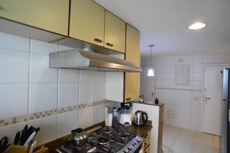 Apartamento à venda com 295m², 4 quartos e 2 vagas Apartamento à venda com 295m², 4 quartos e 2 vagasCozinha