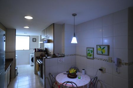 Apartamento à venda com 295m², 4 quartos e 2 vagas Apartamento à venda com 295m², 4 quartos e 2 vagasCozinha