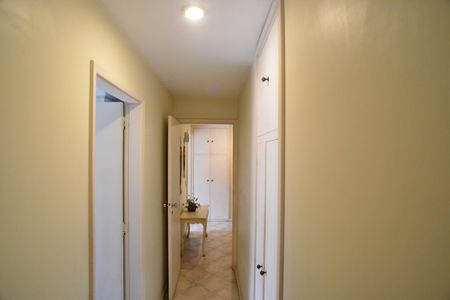 Apartamento à venda com 295m², 4 quartos e 2 vagas Apartamento à venda com 295m², 4 quartos e 2 vagasCorredor