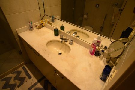 Apartamento à venda com 295m², 4 quartos e 2 vagas Apartamento à venda com 295m², 4 quartos e 2 vagasBanheiro Suíte