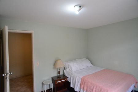 Apartamento à venda com 295m², 4 quartos e 2 vagas Apartamento à venda com 295m², 4 quartos e 2 vagasQuarto 2