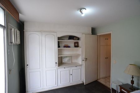 Apartamento à venda com 295m², 4 quartos e 2 vagas Apartamento à venda com 295m², 4 quartos e 2 vagasQuarto 2