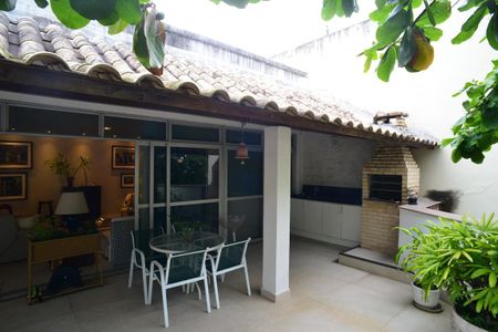 Apartamento à venda com 295m², 4 quartos e 2 vagas Apartamento à venda com 295m², 4 quartos e 2 vagasVaranda da Sala