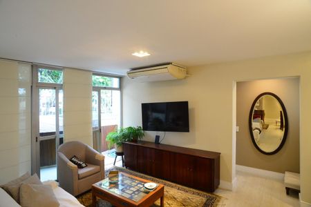 Apartamento à venda com 295m², 4 quartos e 2 vagas Apartamento à venda com 295m², 4 quartos e 2 vagasSala