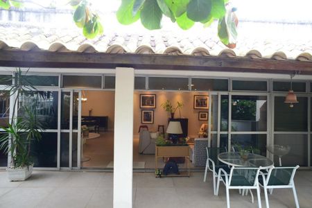 Apartamento à venda com 295m², 4 quartos e 2 vagas Apartamento à venda com 295m², 4 quartos e 2 vagasVaranda da Sala