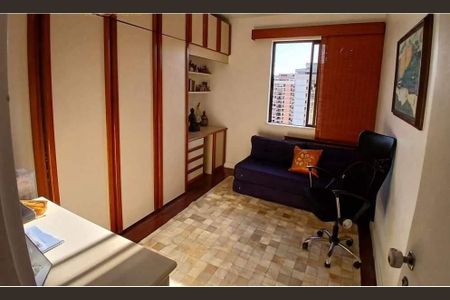 Apartamento à venda com 111m², 3 quartos e 2 vagas Apartamento à venda com 111m², 3 quartos e 2 vagasSuíte