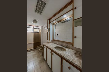 Apartamento à venda com 170m², 4 quartos e 3 vagasBanheiro da suíte