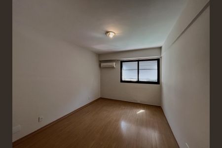 Apartamento à venda com 170m², 4 quartos e 3 vagasQuarto 2