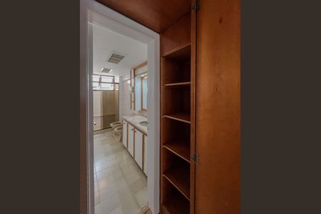 Apartamento à venda com 170m², 4 quartos e 3 vagasCloset