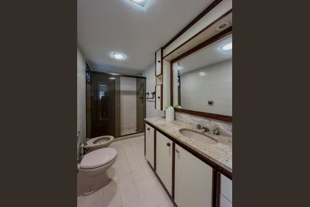 Apartamento à venda com 170m², 4 quartos e 3 vagasBanheiro social