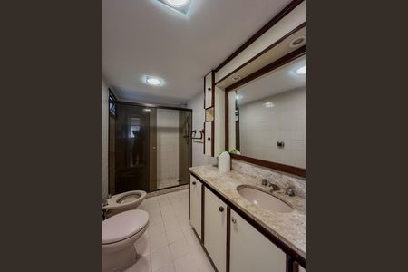 Apartamento à venda com 170m², 4 quartos e 3 vagasBanheiro social