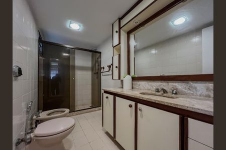 Apartamento à venda com 170m², 4 quartos e 3 vagasBanheiro social