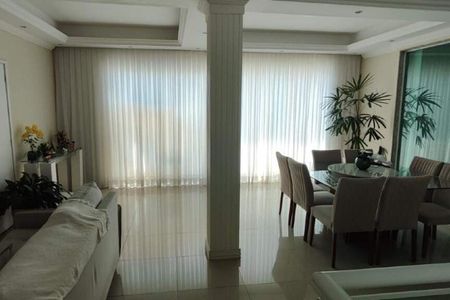 Casa à venda com 322m², 3 quartos e 4 vagas