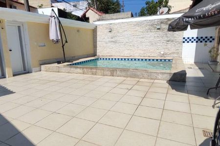 Casa à venda com 322m², 3 quartos e 4 vagas