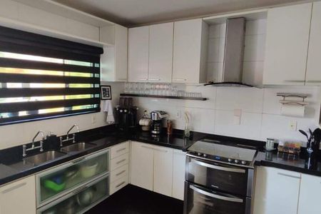 Casa à venda com 322m², 3 quartos e 4 vagas